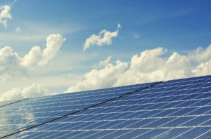 Lire la suite à propos de l’article [Deuxième cycle de conférences organisé par le cabinet Huglo Lepage Avocats sur l’énergie solaire]